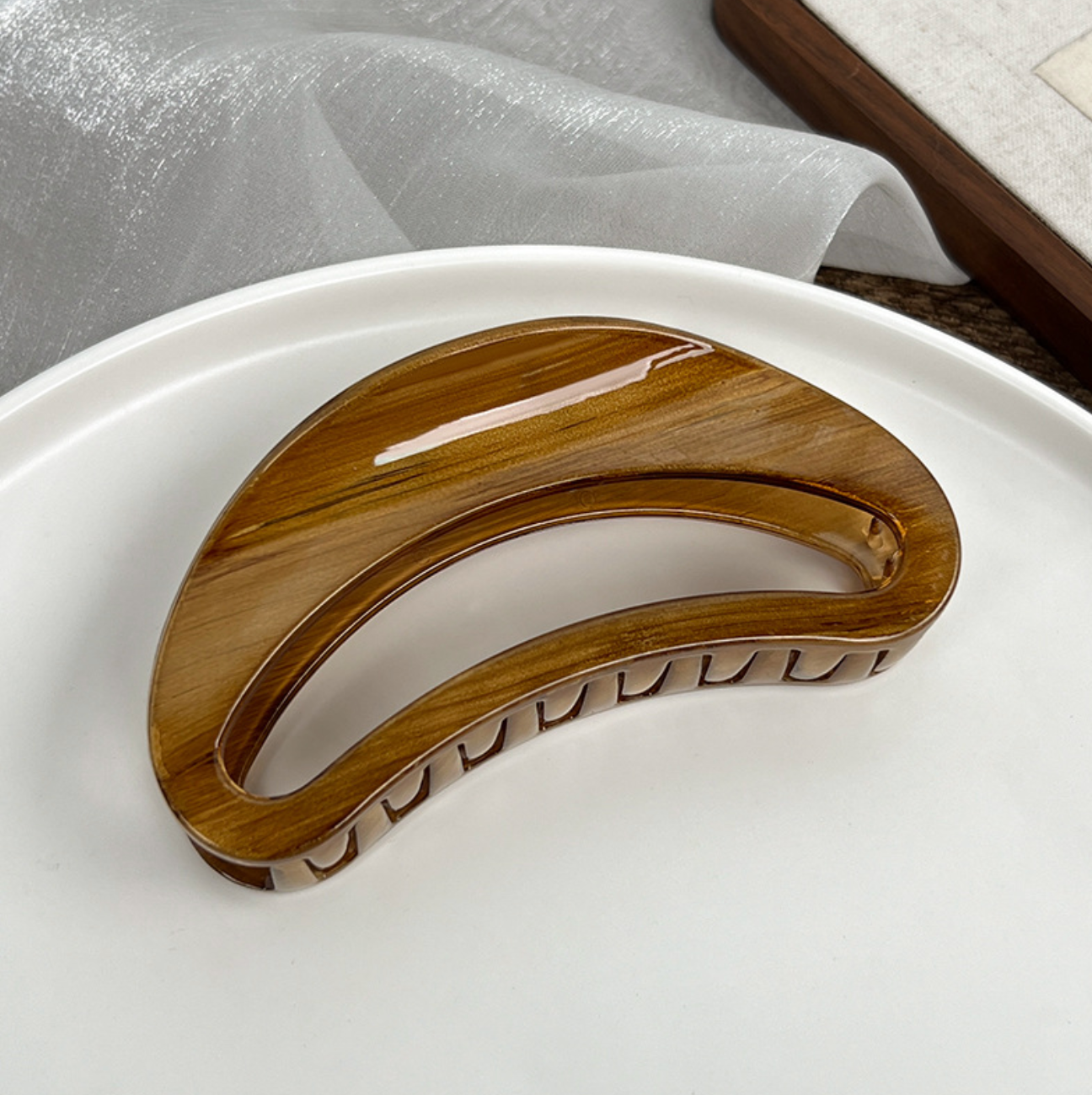 Neutral Essential Jumbo Hair Clip