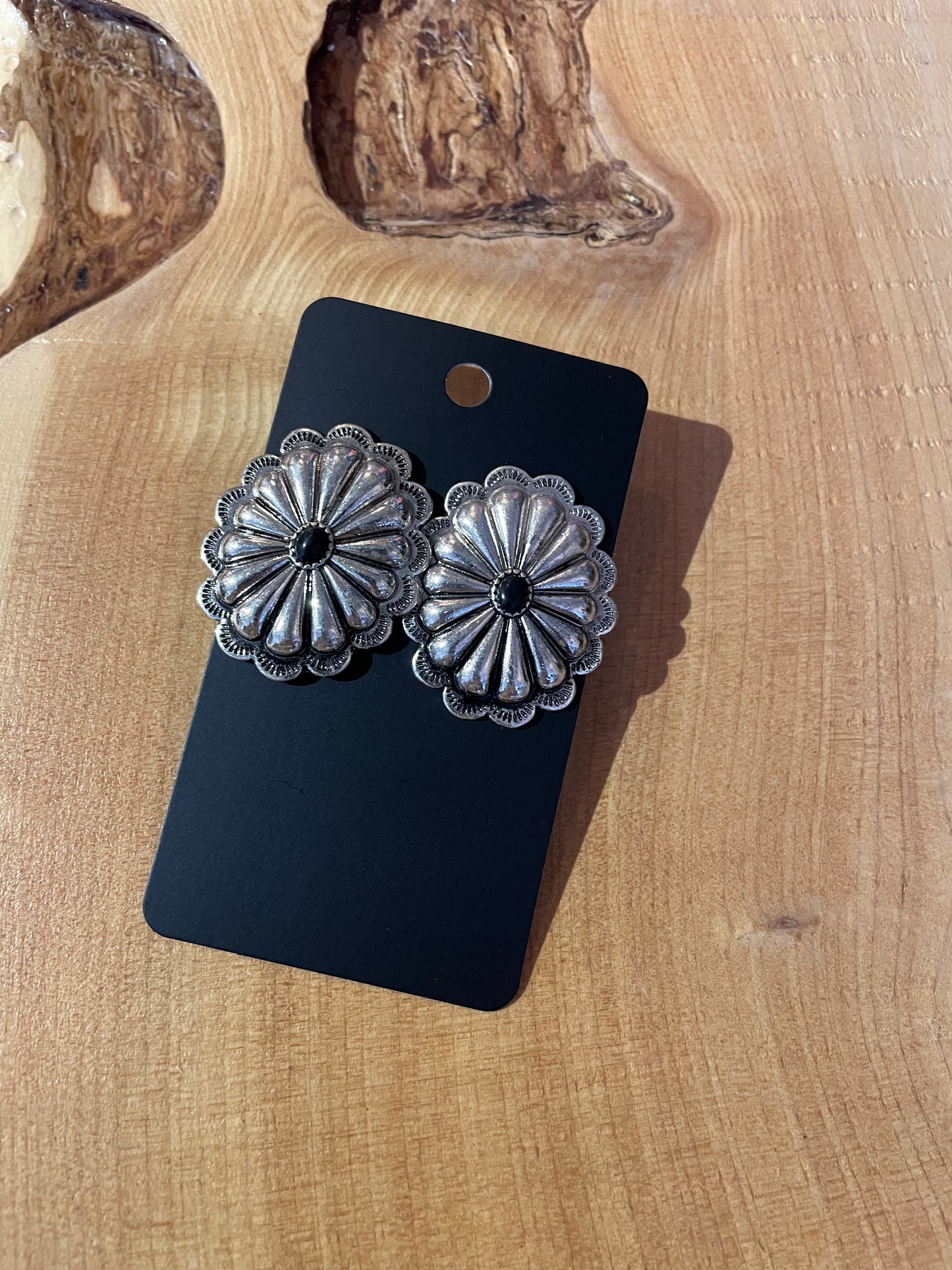 Concho Stud W/Black Stone