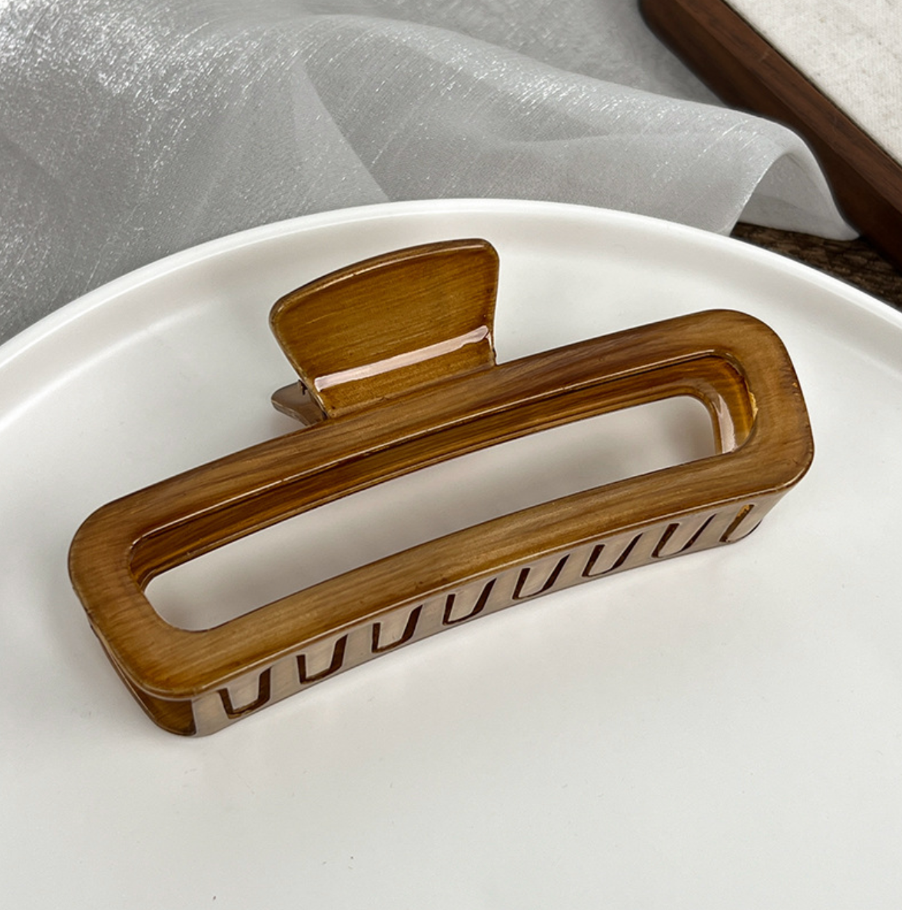 Neutral Essential Jumbo Hair Clip