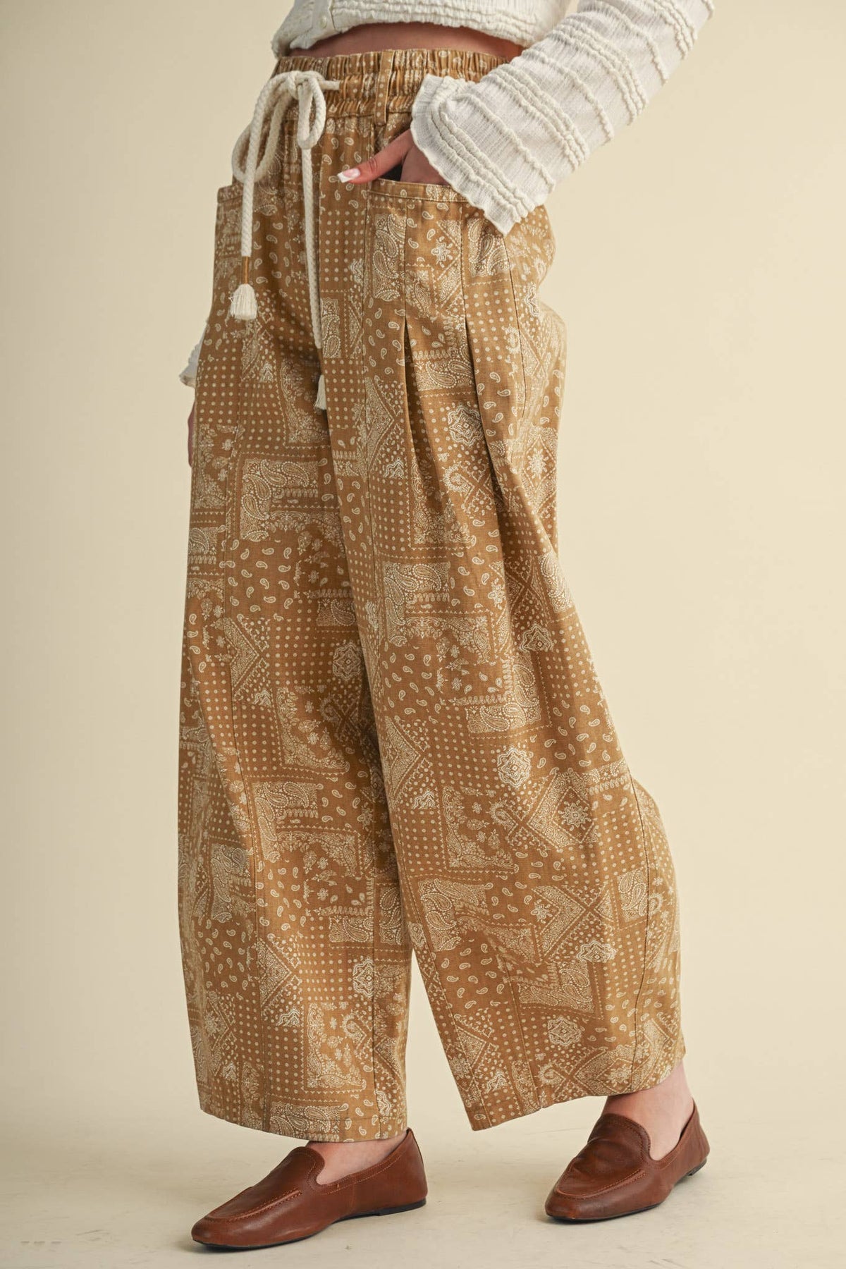 Bandana Print Pleated Barrel Pants